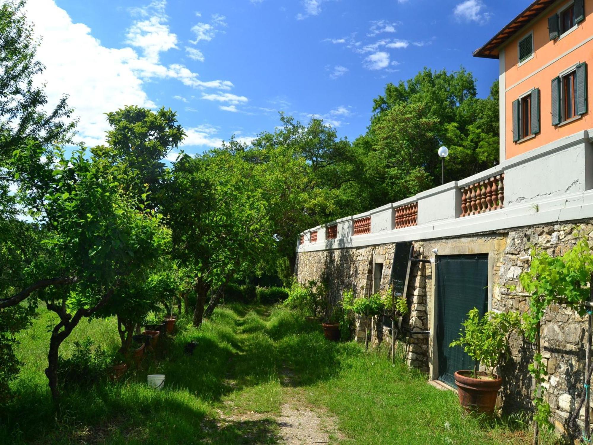 Lovely Holiday Home In Montefiridolfi With Hill View 외부 사진